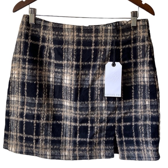 NEW Potter’s Pot Plaid Fuzzy Mini Skirt | Size Large - Picture 1 of 7